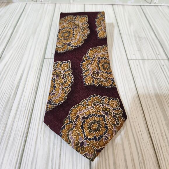 VTG. Burberrys of London Maroon Medallion Silk Classic Men's Hand Sewn Tie - Picture 1 of 9